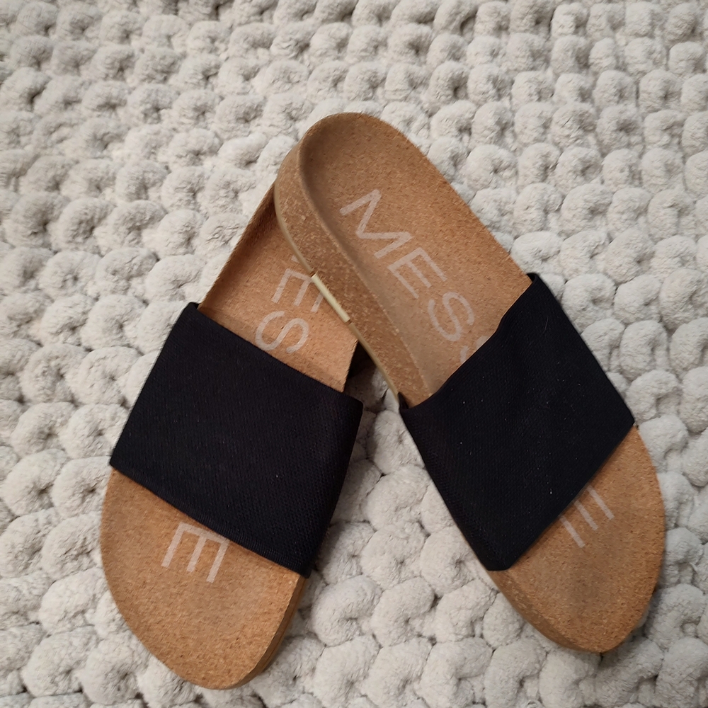 Message Mullens Black Slide Sandals